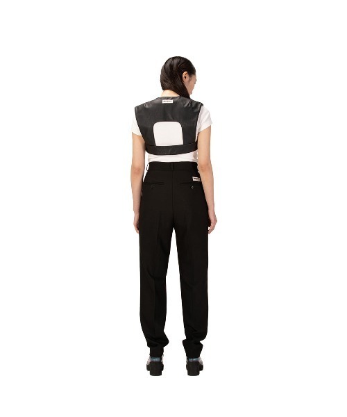 MSCHF（ミスチーフ）の「PROJECT MAGO_TAILORED PINTUCK TROUSERS（その他パンツ・レディース・ブラック/ブラウン・M/S）」の14枚目の写真