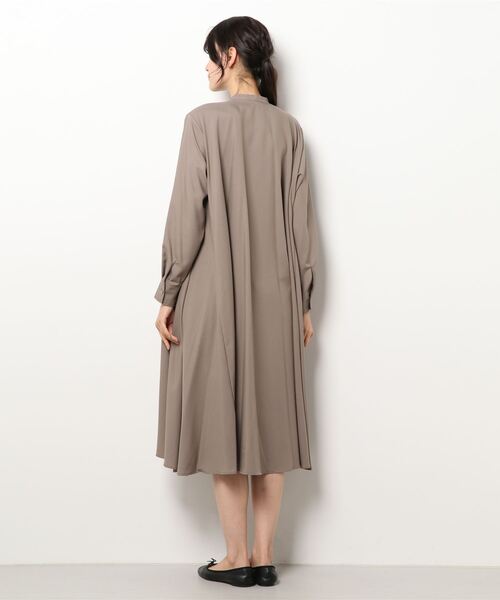 mizuiroind（ミズイロインド）の「mizuiro ind　T／Rスタンドカラーフレアシャツワンピース（ワンピース・レディース・ブラウン/ブラック/ベージュ/チャコールグレー/ネイビー/グレー・FREE）」の22枚目の写真