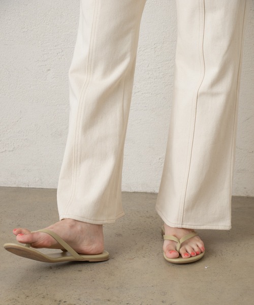 Kastane（カスタネ）の「フェイクレザートングサンダル（サンダル・レディース・ダークブラウン/オリーブ/ブラック・37/36/38）」の8枚目の写真