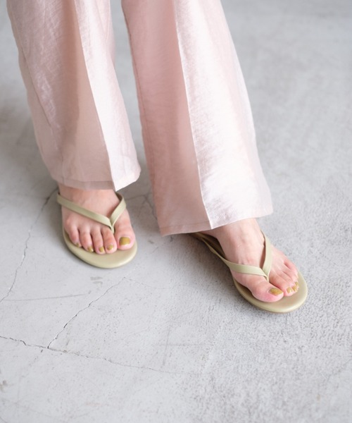 Kastane（カスタネ）の「フェイクレザートングサンダル（サンダル・レディース・ダークブラウン/オリーブ/ブラック・37/36/38）」の4枚目の写真