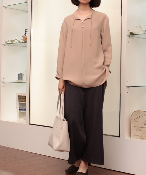 fleur by mint breeze(フルールバイミントブリーズ)の「ボタンデザイン ロング ブラウス(シャツ/ブラウス・レディース・ピンク/ネイビー/キャメル・M/5L/4L/L/3L/LL)」の20枚目の写真