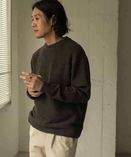 URBAN RESEARCH DOORS（アーバンリサーチドアーズ）の「ストレッチウール クルーネックニット∴（ニット/セーター・メンズ・チャコールグレー/ライトグレー/ベージュ/ブルー/ピンク系その他・40/38）」の2枚目の写真