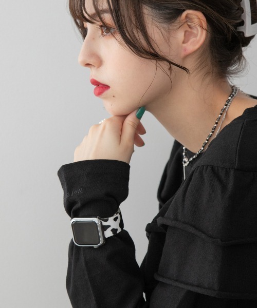Me%(ミィパーセント)の「【38mm/40mm対応】アップルウォッチパターンバンド(アナログ腕時計・レディース・ホワイト/ブラック・MEDIUM)」の6枚目の写真