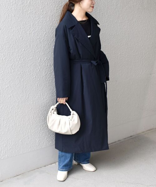SHIPS（シップス）の「〈手洗い可能〉ストレッチタフタコート◆（その他アウター・レディース・ベージュ/ネイビー・36/38）」の2枚目の写真