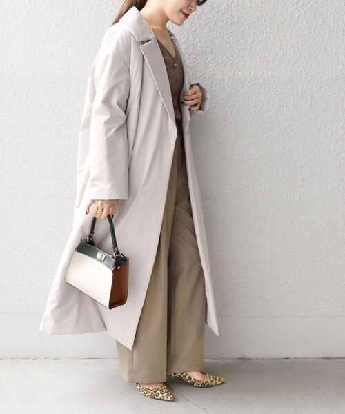 SHIPS（シップス）の「〈手洗い可能〉ストレッチタフタコート◆（その他アウター・レディース・ベージュ/ネイビー・36/38）」の4枚目の写真