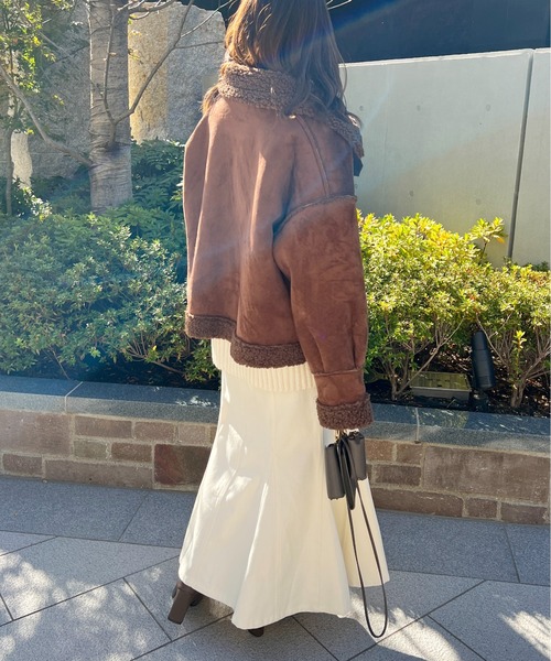 StyleSea(スタイルシー)の「エコムートンクロップドフライトジャケット(ムートンコート・レディース・ブラウン/アイボリー・FREE)」の4枚目の写真