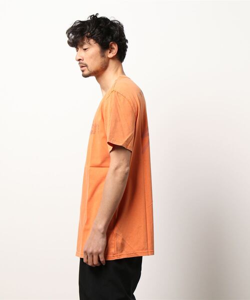 Desigual(デシグアル)の「メンズ Tシャツ半袖 BARUCH(Tシャツ/カットソー・メンズ・オレンジ・S/M/L/XL/XXL)」の2枚目の写真