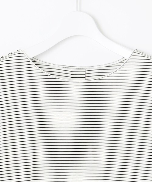 J.PRESS(ジェイプレス)の「ボーダー ロング ラウンドヘム Tシャツ(Tシャツ/カットソー・レディース・ホワイト系1・F)」の3枚目の写真