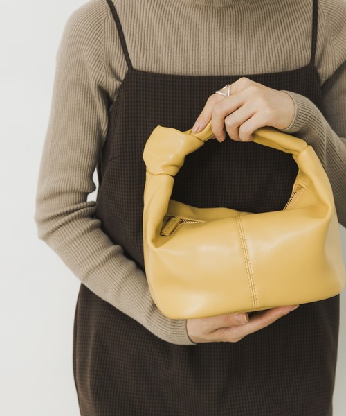 クリーム色のハンドバッグ URBAN RESEARCH（アーバンリサーチ）の「One Knot Handle Bag