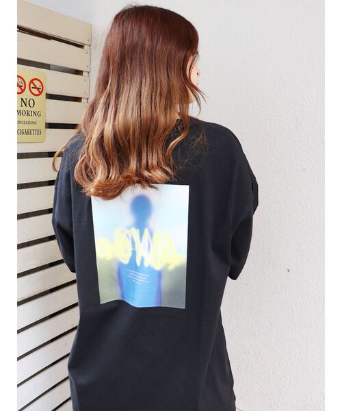 MURUA(ムルーア)の「ブラーフォトTシャツ(Tシャツ/カットソー・レディース・ホワイト/ブラック/パープル・FREE)」の2枚目の写真