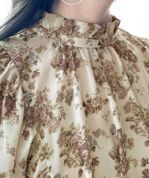 mily bilet(ミウィビレット)の「【mily bilet】程よい大人の甘さ。花柄フリルノースリーブシアー素材ブラウス(シャツ/ブラウス・レディース・ホワイト/ブラック/ブルー・SMALL/MEDIUM/LARGE)」の11枚目の写真