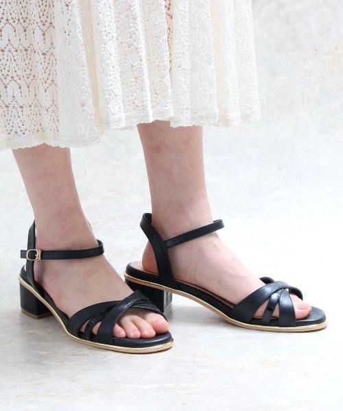LUGG NAGG(ラグナグ)の「メタリックストラップサンダル(サンダル・レディース・ブラック/グレー/ピンク・LL/S/M/L)」の2枚目の写真