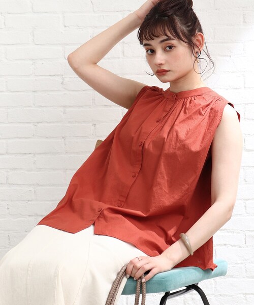 Cutie Blonde（キューティーブロンド）の「◆ノースリギャザーブラウス（シャツ/ブラウス・レディース・オフホワイト/ブラック/グリーン/ダークオレンジ・00）」の4枚目の写真