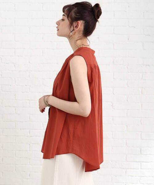 Cutie Blonde（キューティーブロンド）の「◆ノースリギャザーブラウス（シャツ/ブラウス・レディース・オフホワイト/ブラック/グリーン/ダークオレンジ・00）」の6枚目の写真