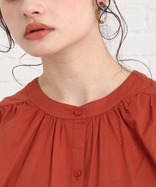 Cutie Blonde（キューティーブロンド）の「◆ノースリギャザーブラウス（シャツ/ブラウス・レディース・オフホワイト/ブラック/グリーン/ダークオレンジ・00）」の8枚目の写真