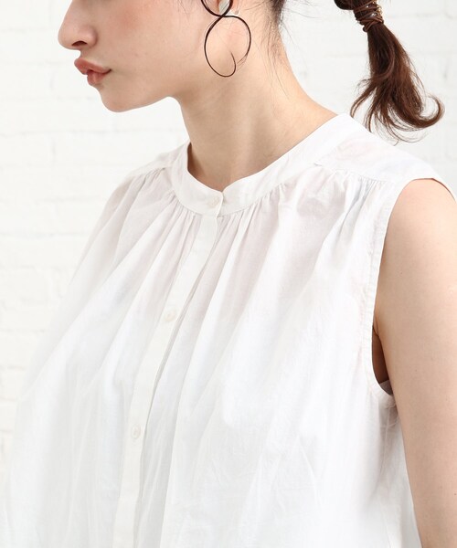 Cutie Blonde（キューティーブロンド）の「◆ノースリギャザーブラウス（シャツ/ブラウス・レディース・オフホワイト/ブラック/グリーン/ダークオレンジ・00）」の12枚目の写真