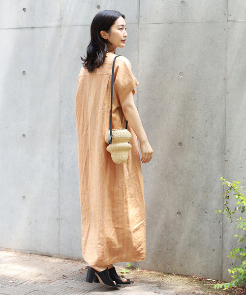 journal standard L'essage(ジャーナルスタンダードレサージュ)の「両ポケットショートスリーブVネックワンピース(ワンピース・レディース・ブラック/イエロー/ブラウン/ホワイト・36/38)」の10枚目の写真