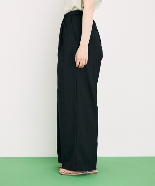 ADAM ET ROPE'(アダムエロペ)の「ナイロンストライプイージーパンツ(その他パンツ・レディース・ブラック/サックスブルー/キナリ・38/36)」の8枚目の写真