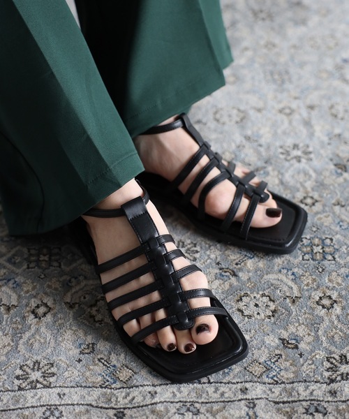 ap retro（アプレトロ）の「スクエアグルカサンダル（サンダル・レディース・ブラック/アイボリー・MEDIUM/LARGE）」の4枚目の写真