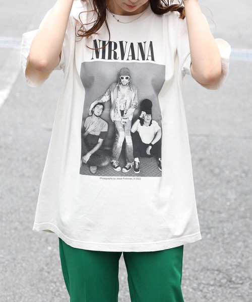 Right-on（ライトオン）の「ヴィンテージ加工バンドＴ（Tシャツ/カットソー・メンズ・ブラック×イエロー/ブラック×ブルー/ホワイト/ブラック/ダークグリーン/オフホワイト/イエロー/ブラック×ホワイト/ブラック×レッド・S/M/L/XL）」の3枚目の写真