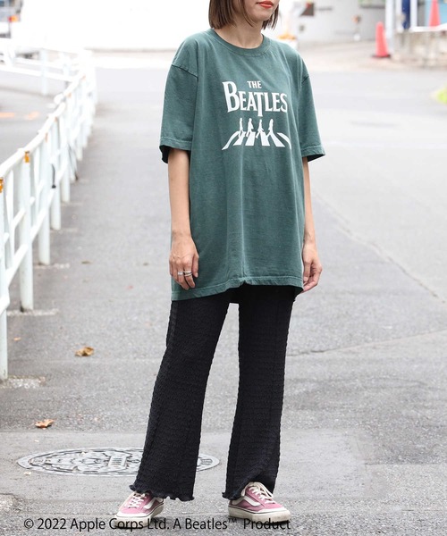 Right-on（ライトオン）の「ヴィンテージ加工バンドＴ（Tシャツ/カットソー・メンズ・ブラック×イエロー/ブラック×ブルー/ホワイト/ブラック/ダークグリーン/オフホワイト/イエロー/ブラック×ホワイト/ブラック×レッド・S/M/L/XL）」の11枚目の写真