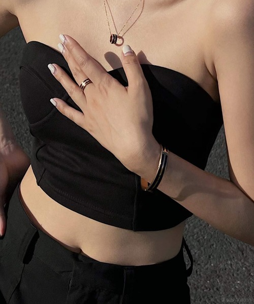Daniel Wellington(ダニエルウェリントン)の「EMALIE RING BLACK リング(リング・レディース・ブラック×ゴールド・17.5/19/9/11.5/13.5/16)」の4枚目の写真
