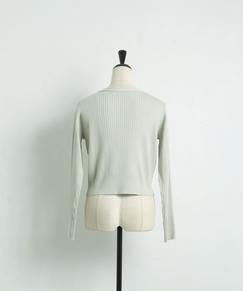 tocco closet（トッコ　クローゼット）の「フラワービジュー付きショート丈リブニットカーディガン（カーディガン/ボレロ・レディース・チャコール/ミント/オフホワイト/ブラック/サックスブルー/ピンク/レモンイエロー・M）」の12枚目の写真