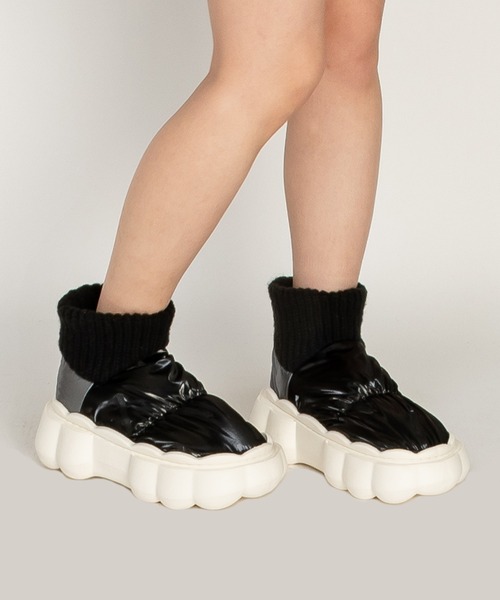 SVEC（シュベック）の「チャンキーソール ダウンブーツ / 中綿（ブーツ・レディース・ブラック/ホワイト/グレー/ブラック×ホワイト/グレー×ホワイト・38-39/36-37/40-41）」の4枚目の写真