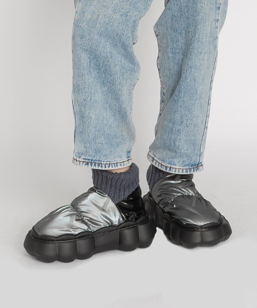 SVEC（シュベック）の「チャンキーソール ダウンブーツ / 中綿（ブーツ・レディース・ブラック/ホワイト/グレー/ブラック×ホワイト/グレー×ホワイト・38-39/36-37/40-41）」の5枚目の写真