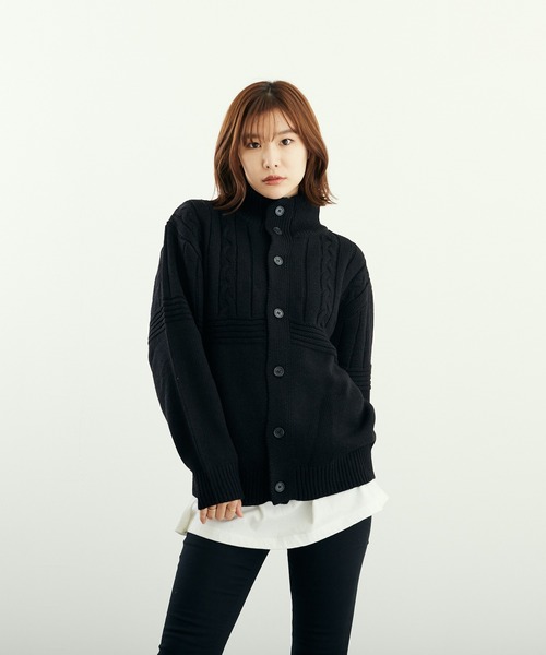 VIBGYOR（ヴィブジョー）の「A/Tケーブル切替H/N釦カーデ(BL)（カーディガン/ボレロ・メンズ・ベージュ/ブラック/ブルーグレー/チャコールグレー・LARGE/MEDIUM）」の2枚目の写真