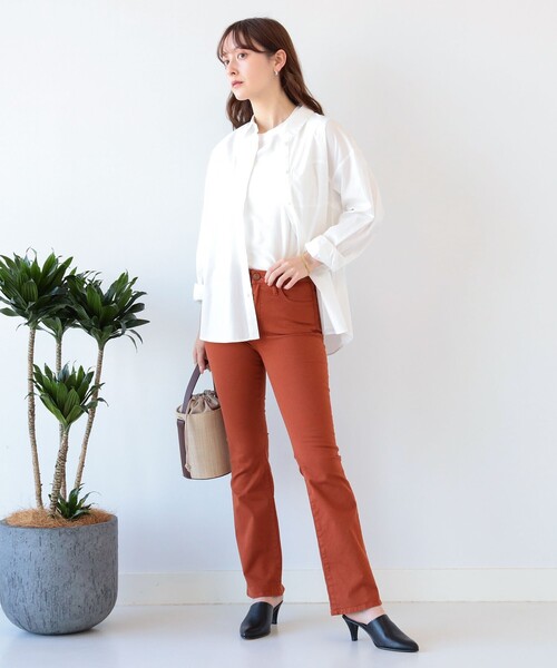 Ray BEAMS(レイビームス)の「RED CARD TOKYO × Ray BEAMS / 別注 Grape デニム(デニムパンツ・レディース・ネイビー/ブラウン・24/23/25/22)」の4枚目の写真