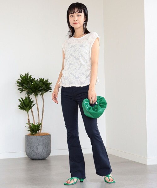 Ray BEAMS(レイビームス)の「RED CARD TOKYO × Ray BEAMS / 別注 Grape デニム(デニムパンツ・レディース・ネイビー/ブラウン・24/23/25/22)」の7枚目の写真