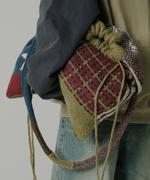 MASONPRINCE(メイソンプリンス)の「巾着型ニットショルダーバッグ BB2039【MASONPRINCE】(ショルダーバッグ・メンズ・マルチ・FREE)」の3枚目の写真