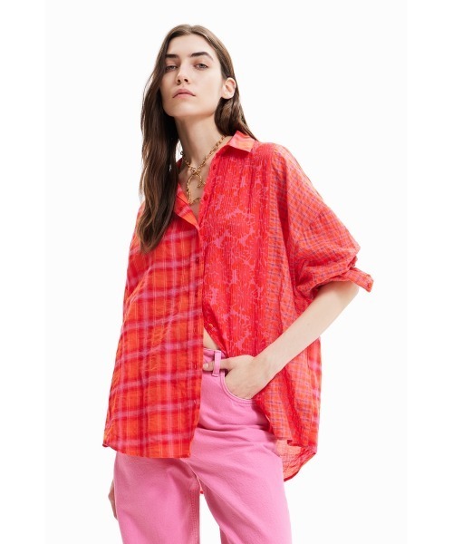 Desigual(デシグアル)の「チェックパッチワーク オーバーサイズシャツ(シャツ/ブラウス・レディース・オレンジ・M/S/L)」の3枚目の写真