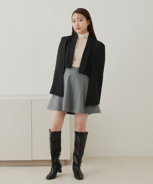 VANNIE U（ヴァニーユー）の「ケープジャケット（ノーカラージャケット・レディース・ベージュ/ブラック・FREE）」の3枚目の写真