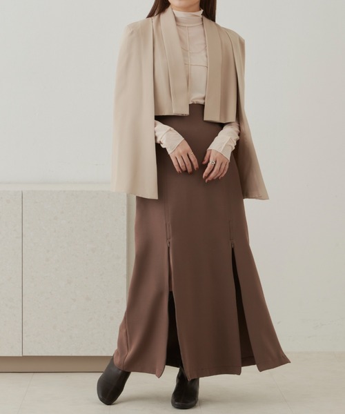 VANNIE U（ヴァニーユー）の「ケープジャケット（ノーカラージャケット・レディース・ベージュ/ブラック・FREE）」の4枚目の写真