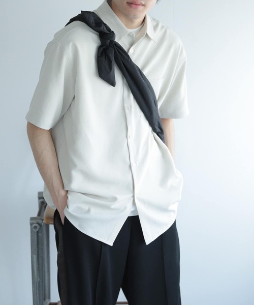 SENSE OF PLACE by URBAN RESEARCH(センスオブプレイスバイアーバンリサーチ)の「『セットアップ対応』『イージーケア』リネンライクレギュラーカラーシャツ(5分袖)(シャツ/ブラウス・メンズ・ロイヤルブルー/アイボリー/カーキ/チャコールグレー/ライトブルー・MEDIUM/LARGE)」の9枚目の写真