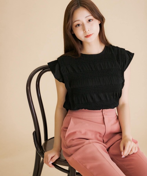 HEYUMM(ヘユム)の「シャーリングカットトップ(シャツ/ブラウス・レディース・アイボリー/ブラック/ベージュ・ONE)」の1枚目の写真