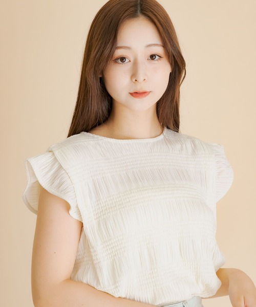 HEYUMM(ヘユム)の「シャーリングカットトップ(シャツ/ブラウス・レディース・アイボリー/ブラック/ベージュ・ONE)」の4枚目の写真