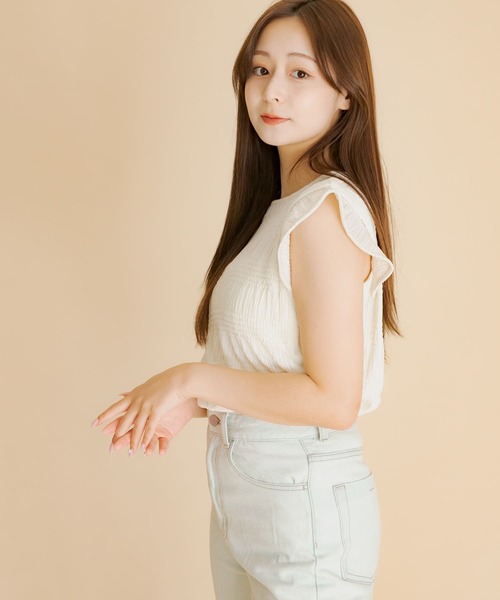 HEYUMM(ヘユム)の「シャーリングカットトップ(シャツ/ブラウス・レディース・アイボリー/ブラック/ベージュ・ONE)」の6枚目の写真