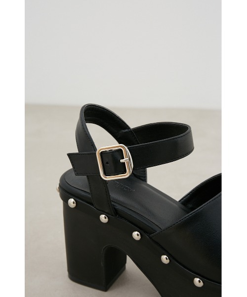 スエードスタッズ！送料&関税込み★TB★PIERCED CRYSTAL MULE パテント レザースタッズサンダル - ブラウン | CHARLES & KEITH