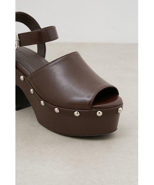 AZUL by moussy(アズールバイマウジー)の「CHUNKY HEEL STUDS SANDALS/チャンキーヒールスタッズサンダル(サンダル・レディース・ブラック/ブラウン・SMALL/MEDIUM/LARGE/LL)」の6枚目の写真