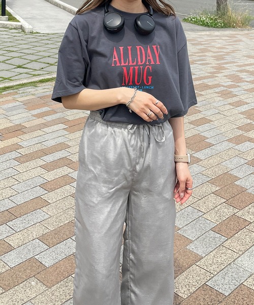 LE MORE(リモア)の「ALLDAY ロゴルーズTシャツ(Tシャツ/カットソー・レディース・ホワイト/チャコール・FREE)」の4枚目の写真