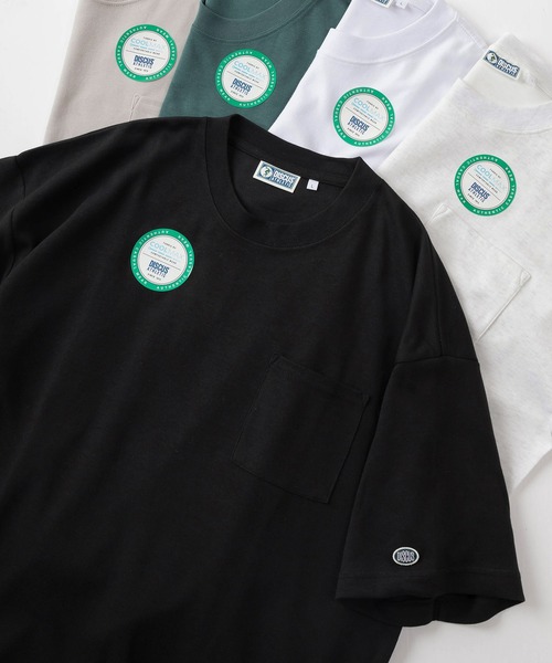 DISCUS(ディスカス)の「【DISCUS/ディスカス】ワンポイントワッペン&ピスネームデザイン ビッグシルエット半袖Tシャツ/COOLMAX(Tシャツ/カットソー・メンズ・ブラック/グレイッシュベージュ/オートミール/ホワイト/ライトグリーン・M/L/XL)」の3枚目の写真