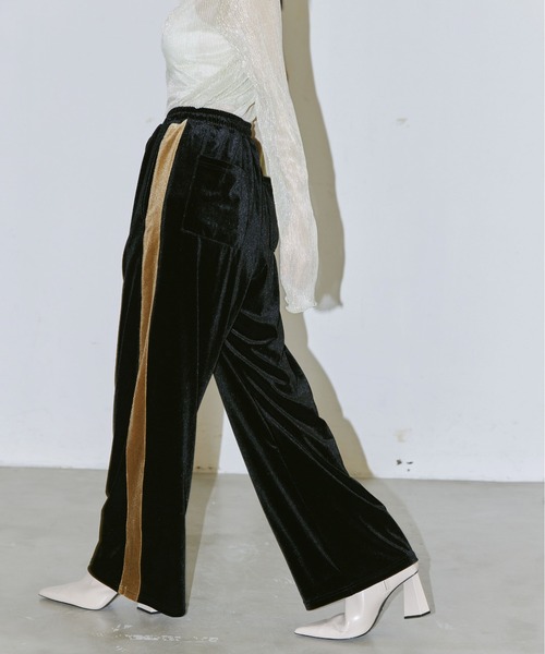 Solace(ソレイス)の「配色ラインベロアパンツ(その他パンツ・レディース・ネイビー/ブラック・FREE)」の2枚目の写真