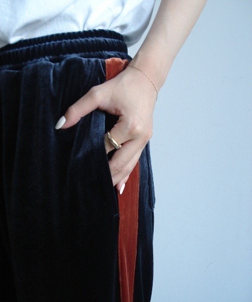 Solace(ソレイス)の「配色ラインベロアパンツ(その他パンツ・レディース・ネイビー/ブラック・FREE)」の14枚目の写真