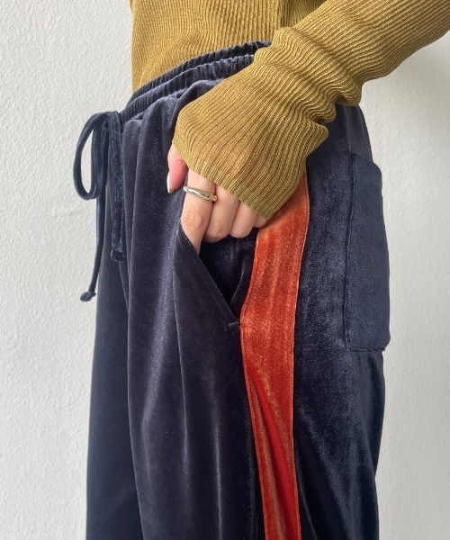 Solace(ソレイス)の「配色ラインベロアパンツ(その他パンツ・レディース・ネイビー/ブラック・FREE)」の18枚目の写真