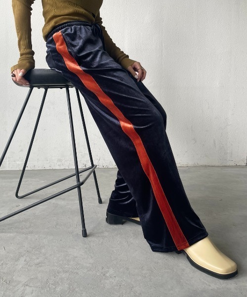 Solace(ソレイス)の「配色ラインベロアパンツ(その他パンツ・レディース・ネイビー/ブラック・FREE)」の8枚目の写真