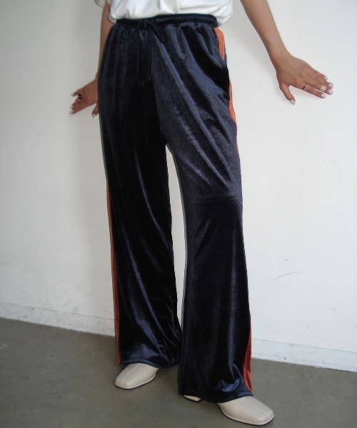 Solace(ソレイス)の「配色ラインベロアパンツ(その他パンツ・レディース・ネイビー/ブラック・FREE)」の3枚目の写真