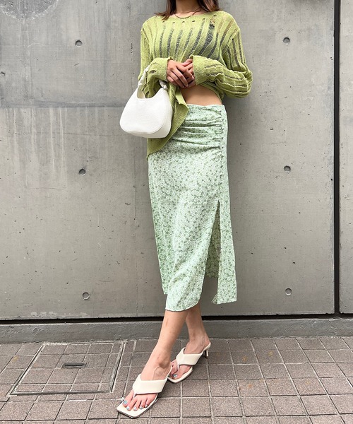 ROGER AND RAW（ロジャーアンドロウ）の「花柄スリットスカート